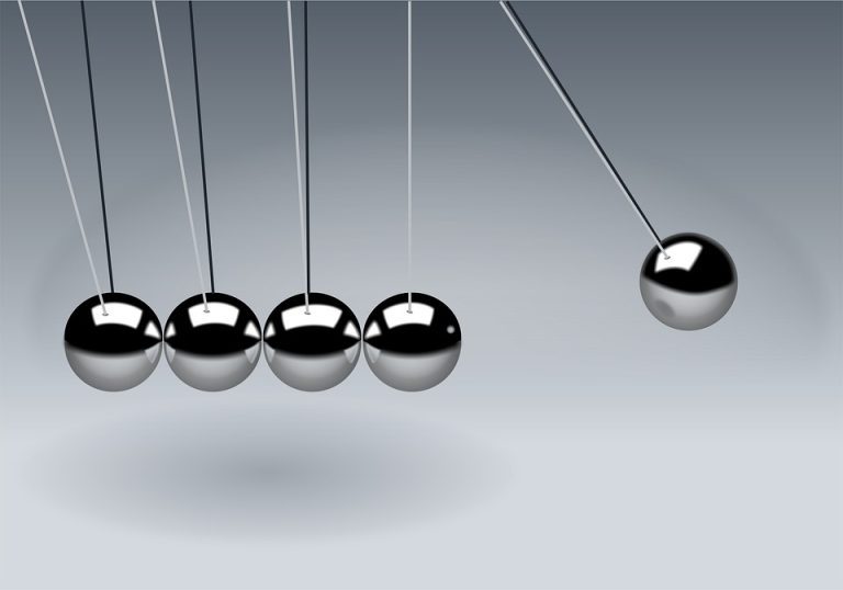 newtons-cradle-256213_960_720.jpg