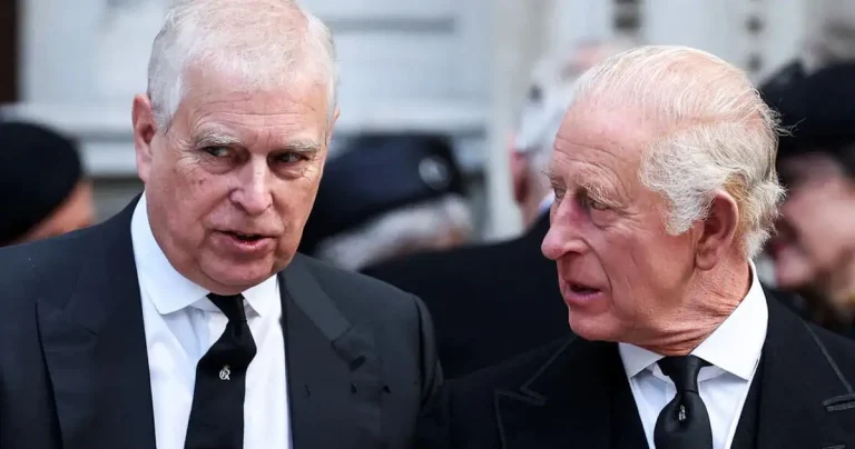 The Warning That Echoed Through the Palace Walls